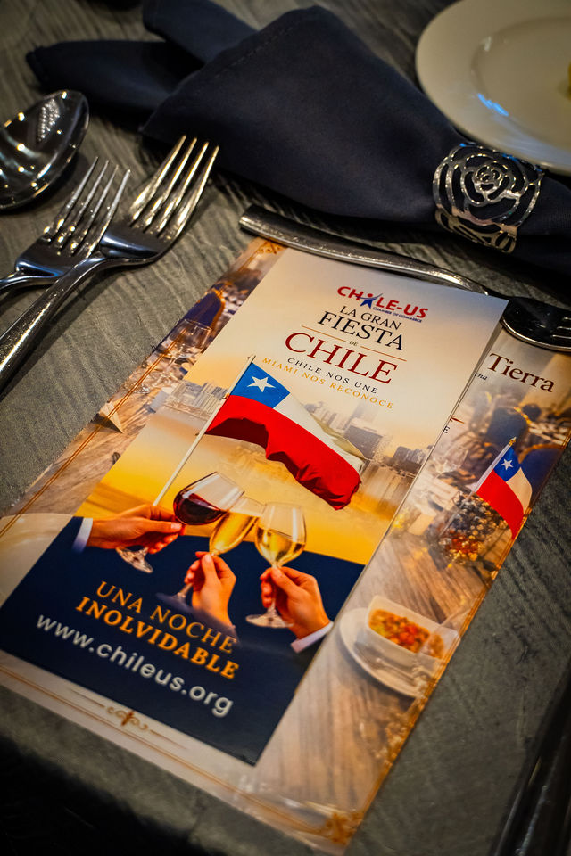 Material de Teletón dispuesto en una mesa de La Gran Fiesta de Chile